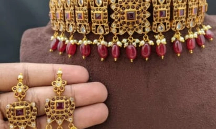Balaji Gold Covering  Pearls